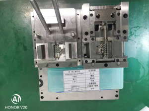 precision injection molding die